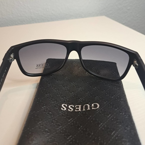 NEW Guess Sunglasses Men's Rectangular Matte Black - Picture 4 of 8
